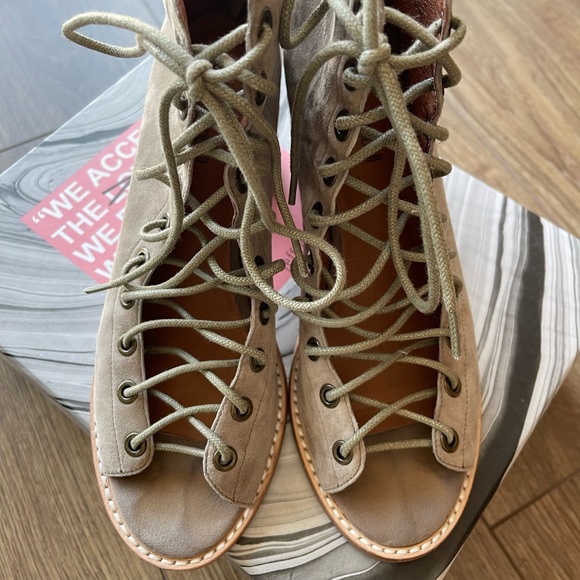 Jeffrey Campbell Cors Lace-Up Ankle Boot - Taupe Suede, Size 8 - Picture 4 of 7